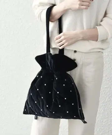 미사용 새상품 비쥬 폴리에스테르 벨로아 퀼팅 드로스트 토트백