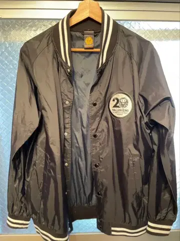 라이온 킹 블랙 바시티 자켓풍 자켓