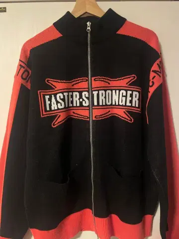 CRITIC Faster Stronger 저리 M 블랙/빨간색