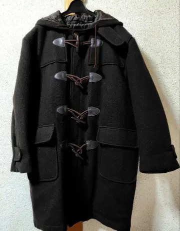 다크 브라운 더플 코트