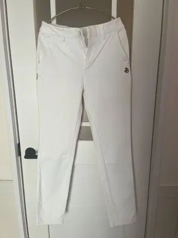 JACK BUNNY 화이트 팬츠 슬림 핏