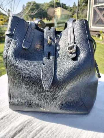 FURLA 블랙 가죽 버킷백