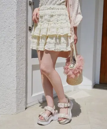 컷 레이스 프릴 미니 치마바지 MAJESTICLEGON 아이보리