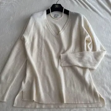 캐시미어 100% V넥 니트 스웨터 화이트