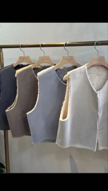 QTUME 쿠튀르 퍼 베스트 모카 미사용 새상품!