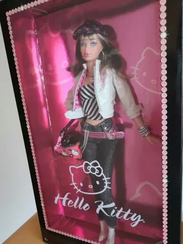 바비 인형 새상품 헬로키티 콜라보 산리오 레어