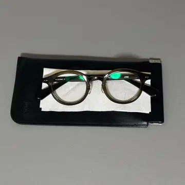 타카츠카 히로무 안경