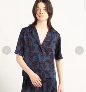 BACCA tomorrowland 셰이드 플라워 새틴 셔츠