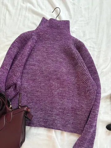 1시즌 착용 투모로우랜드 DESPRES 상의