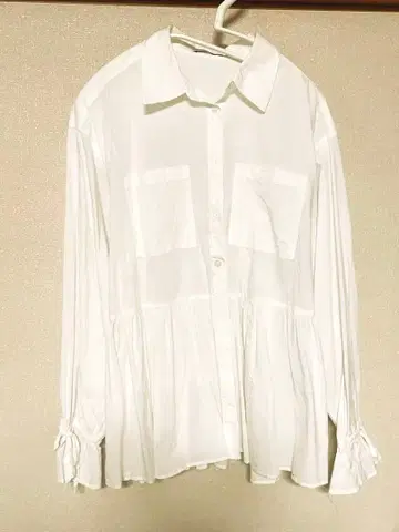 BAYFLOW 화이트 긴팔 셔츠 개더 소매