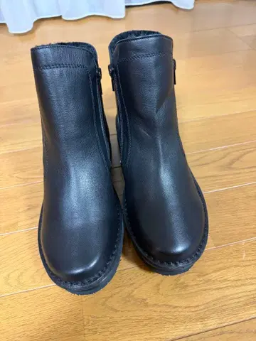 Doruche 블랙 가죽 지퍼 부츠