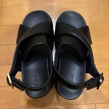블랙 플랫폼 샌들 M