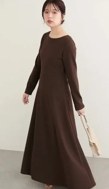 [ 새상품 ] 내추럴 꾸뛰르 전후 2WAY 컷 조젯 플레어 원피스