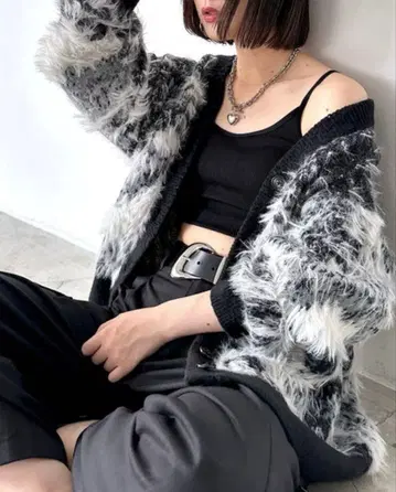 [ 새상품 ] PAGEBOY 랜드스케이프 샤기 가디건 블랙