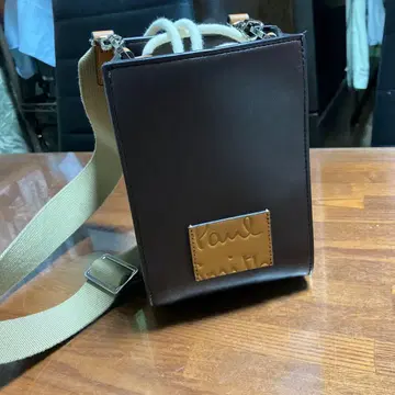 브라운 가죽 숄더백