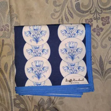 킨락 꽃무늬 손수건 남성용 가격 인하 협상 불가 상태는 깨끗합니다