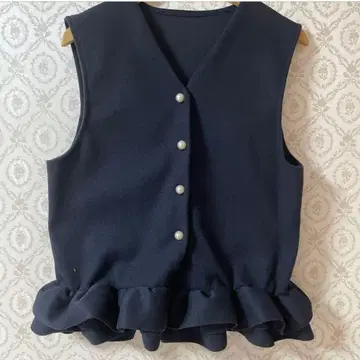 네이비 프릴 밑단 펄 버튼 베스트