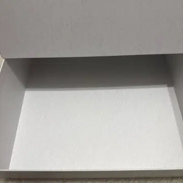 Mr. GREEN APPLE The White Lounge 빈 박스 포함