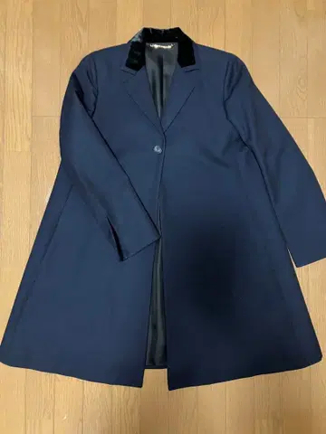 Salvatore Ferragamo 네이비 A라인 코트 38