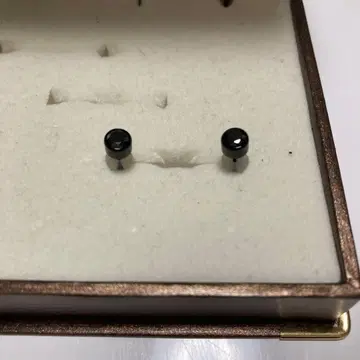 BLESS 스톤 귀걸이 BSP-153 블랙 한쪽용 2개