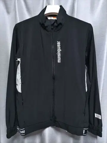 먼싱웨어 나일론 스트레치 자켓 블랙