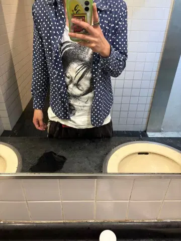 네이비 도트 무늬 긴팔 셔츠