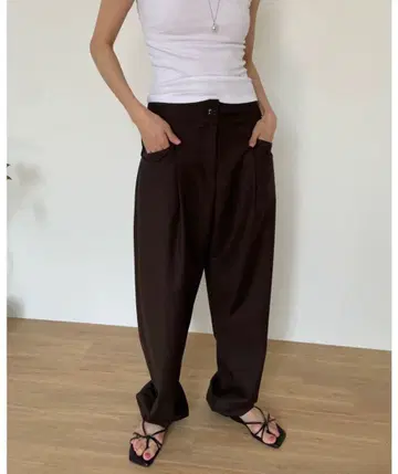 Didot.showroom 턱 포켓 슬랙스