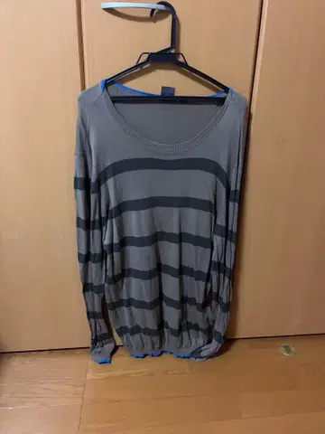 Armani Exchange 그레이 스트라이프 긴팔 니트