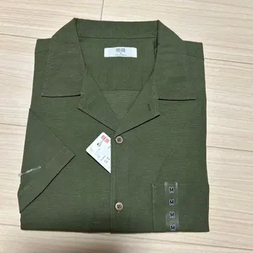 올리브 그린 반팔 셔츠 M 사이즈