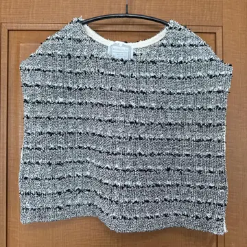 [택 포함 새상품] BEARDSLEY 트위드 니트 판초