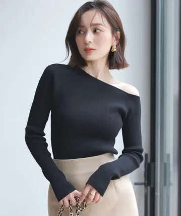 아뉴앙스 비대칭 리브 니트