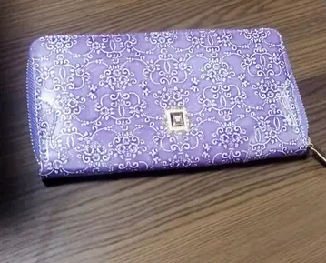 안나수이 엠보싱 꽃무늬 장지갑