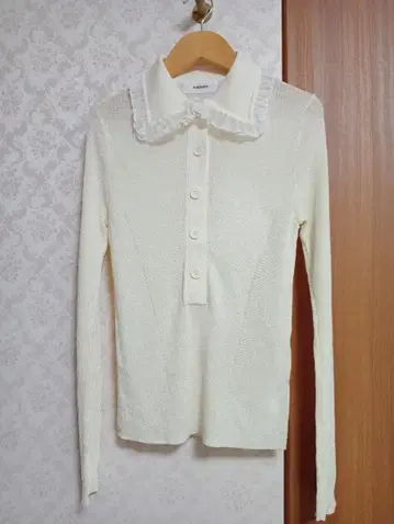 MACHATT 초신상 프릴 칼라 리브 니트 아이보리