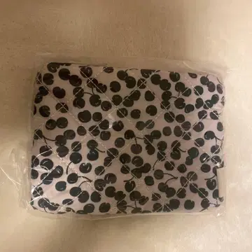 Herlipto 루미네 한정판 체리 패턴 파우치