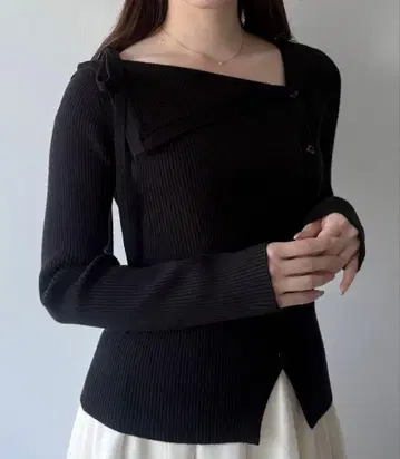 mipiarl 숄더 리본 비대칭 리브 니트