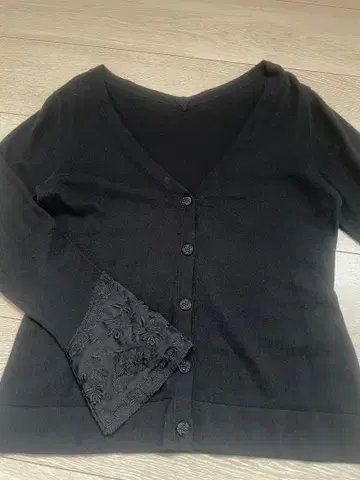 크리스 리 블랙 V넥 가디건 레이스 소매