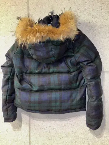 두지엠 클라세 숏 기장 체크 무늬 퍼(fur) 부착 다운 자켓