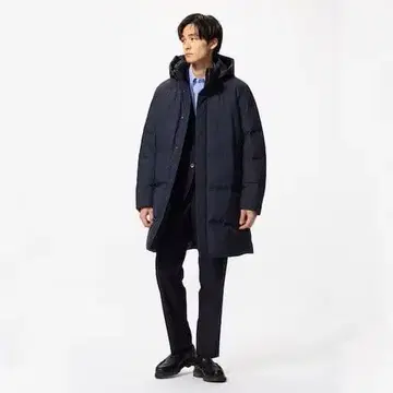 새상품급 유니클로 심리스 다운 코트 L 사이즈 네이비 색상