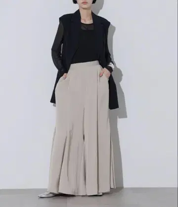 [ 새상품 ] 새틴 플레어 와이드 팬츠 베이지 L 사이즈