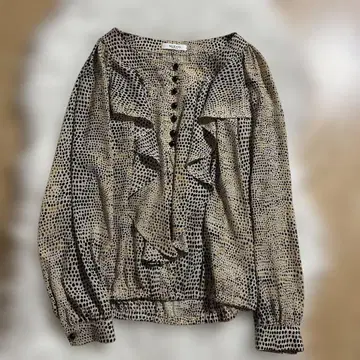 NUEVIS 도트 무늬 프릴 블라우스 긴팔