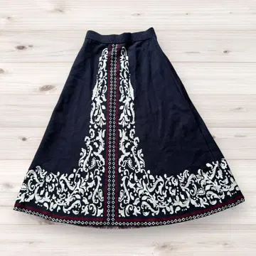 LHELBIE 네이비 자수 플레어 스커트 레이온