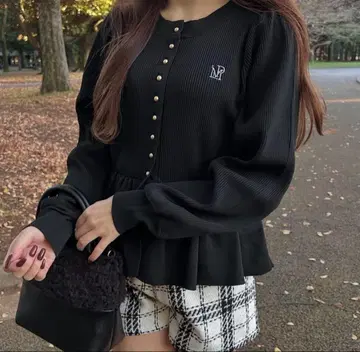 [ 새상품급 ] 페플럼 니트 plume NICE CLAUP