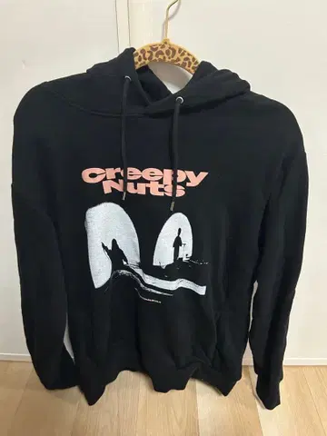 Creepy Nuts 후드티
