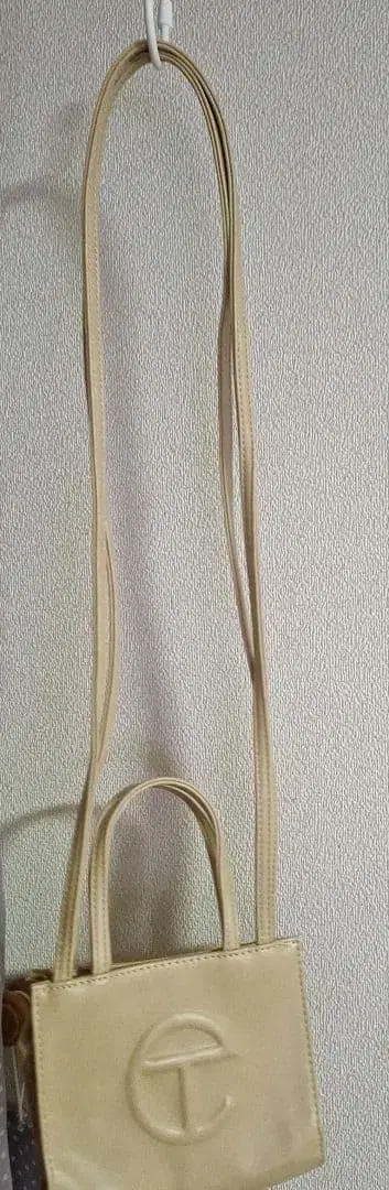 베이지 합성 피혁 숄더백 로고