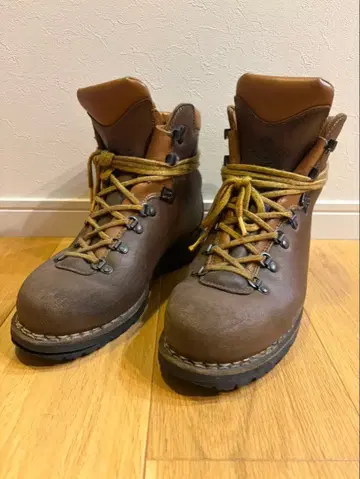 브라운 등산화 가죽제 높은 입구