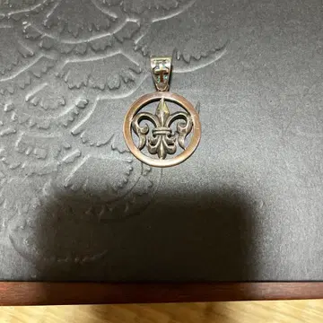 로드 캐메 펜던트 탑