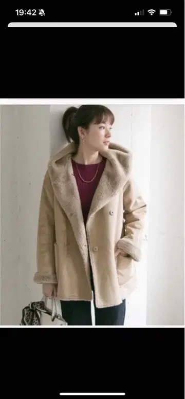 어반 리서치 베이지 후드 부착 무스탕 코트