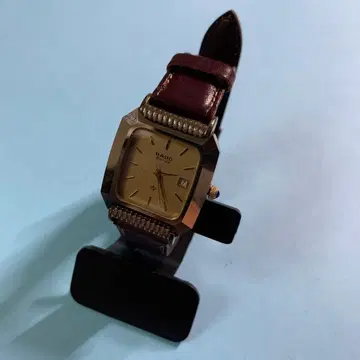 RADO 라도 남성용 여성용 손목시계 스퀘어 골드 배터리 없음