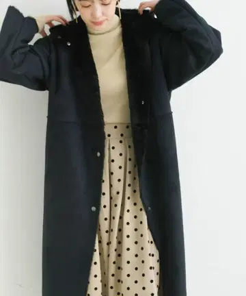 새상품 PICCIN 무스탕 코트