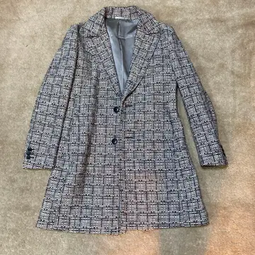 YUMMY STREET 체스터 코트 블랙 화이트